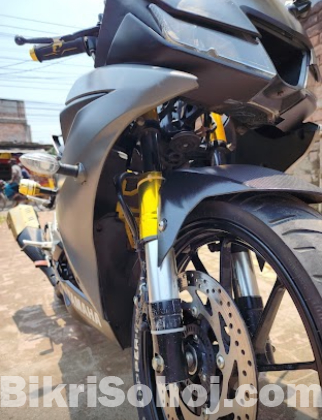 Yamaha R15 v3 (bs6)